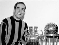 Clubes e instituciones despiden a Luis Suárez, "una de las leyendas más grandes del fútbol mundial"