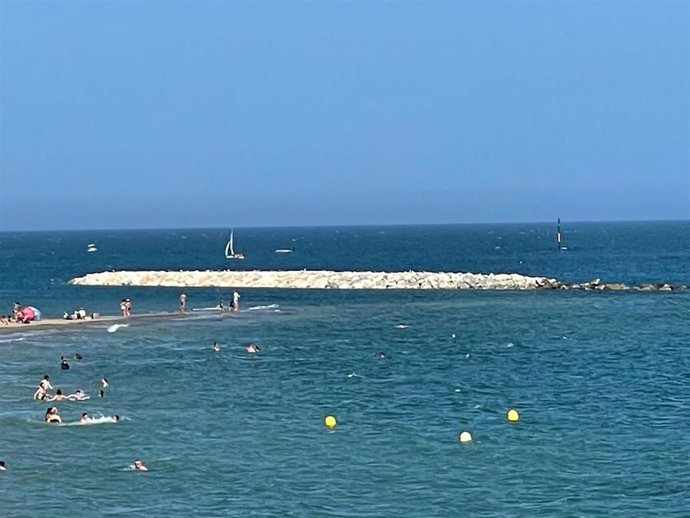 El proyecto prevé la construcción de un dique exento para proteger un área de influencia de dos kilómetros de litoral en el municipio de Torrox.