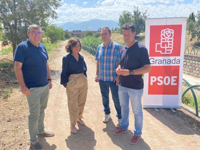 Los candidatos del PSOE al Congreso por Granada Carmen Calvo, José Antonio Montilla y Manuel García Cerezo, y el candidato al Senado Alejandro Zubeldia