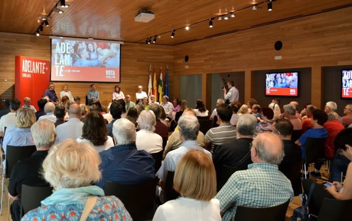 Encuentro De Campaña Electoral De Los Representates Del PSOE En Cortes A Lo Largo De La Democracia.