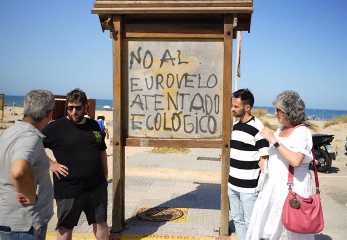 Adelante Andalucía pedirá en el Parlamento Europeo el desmantelamiento del carril Eurovelo sobre la duna en Cádiz