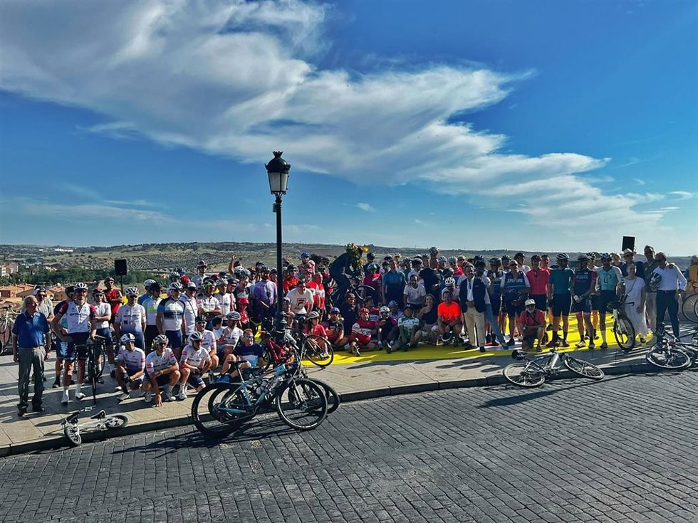 Más de medio millar de ciclistas toledanos rinden homenaje a Bahamontes en su 95 cumpleaños