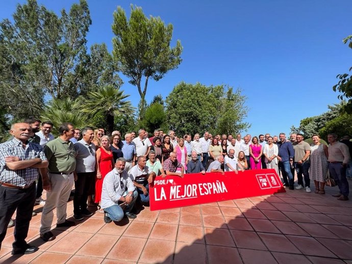 Un centenar de ex alcaldes del PSOE de Cádiz respaldan el manifiesto de apoyo a Pedro Sánchez