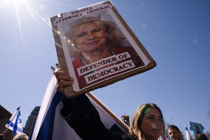 Archivo - March 26, 2023, New York, New York, USA: Hundreds gathered in Washington Square Park denouncing Israel's far right government and Prime Minister Benjamin Netanyahu's planned changes to the judicial system making more subject to political contr