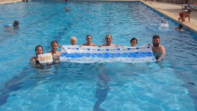 La piscina municipal de Son Caulelles, en Marratxí, acoge la campaña 'Mójate por la Esclerosis Múltiple'