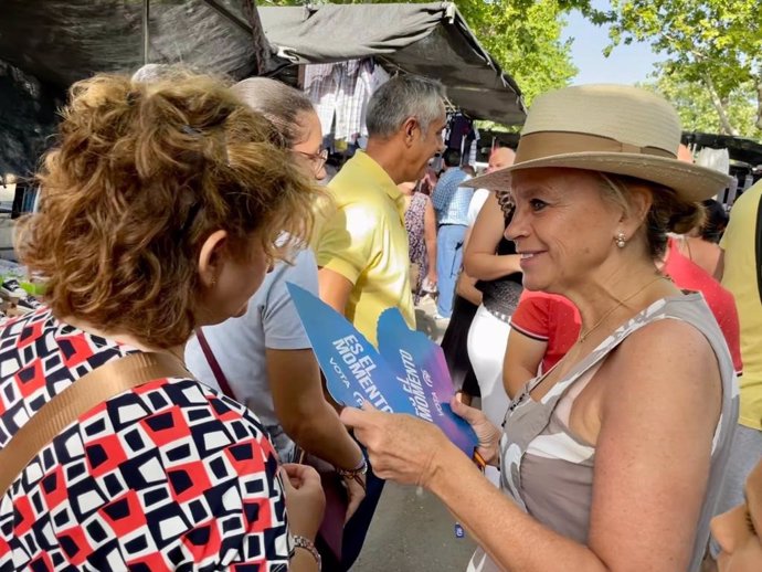 La candidata del PP de Jaén al Congreso de los Diputados, María Luisa Del Moral, en Torredonjimeno