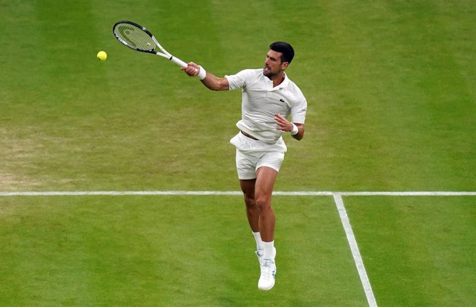 09 July 2023, United Kingdom, London: Serbian tennis player Novak Djokovic in action against Poland's Hubert Hurkacz during their men's singles round of 16 match on day five of the 2023 Wimbledon Championships at the All England Lawn Tennis and Croquet 