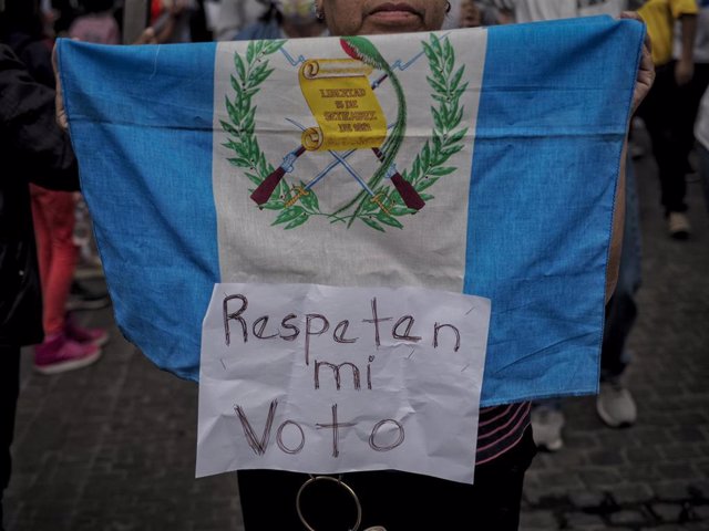 Manifestación en Guatemala a favor de oficializar los resultados de las elecciones