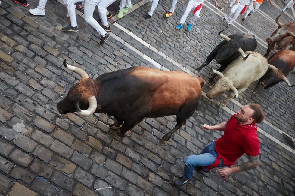 Imagen del cuarto encierro de los Sanfermines de 2023, protagonizado por los toros de Fuente Ymbro