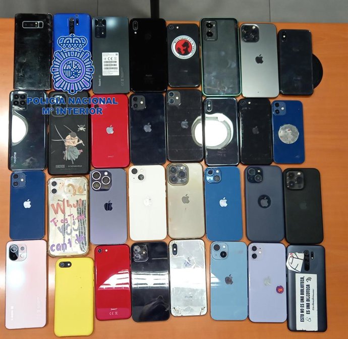 Móviles que portaba el detenido