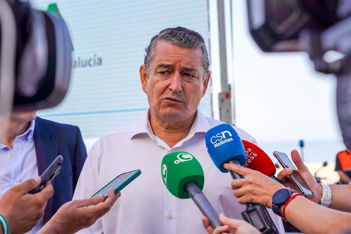 El consejero de la Presidencia, Interior, Diálogo Social y Simplificación Administrativa, Antonio Sanz, atiende a los medios de comunicación tras el acto de  la presentación del asistente conversacional, a 10 de julio de 2023, en Cádiz, (Andalucía, Espa