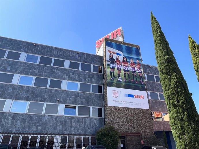 SEUR celebra el empuje de la selección española femenina de fútbol con la campaña 'Imparables'.