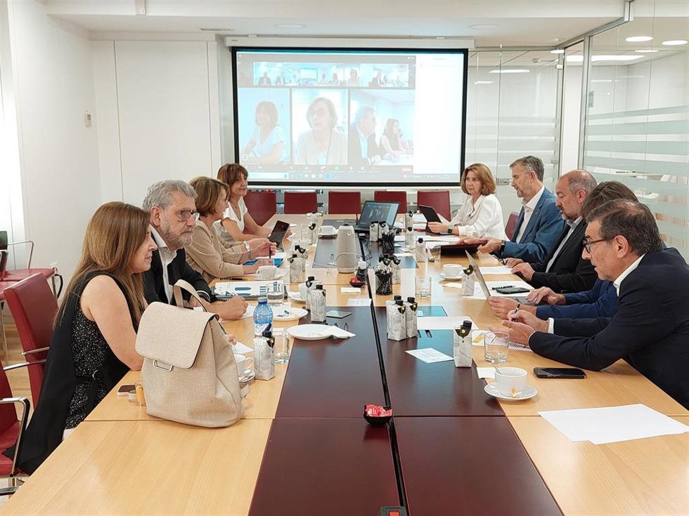 El Comité Permanente de Crue y las presidencias de las comisiones sectoriales de la asociación, reunidos por primera vez bajo el mandato de la rectora Eva Alcón