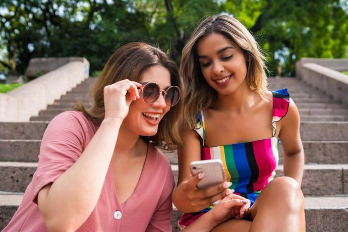 AfterMeet permite relacionarse social y profesionalmente - SHUTTERSTOCK.