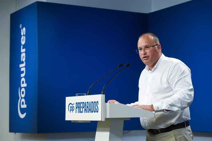 Archivo - El vicesecretario de Organización Territorial del Partido Popular, Miguel Tellado, durante una rueda de prensa en la sede nacional, a  8 de agosto de 2022, en Madrid (España).