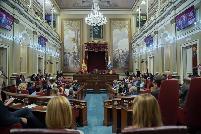 Pleno de constitución de la XI Legislatura del Parlamento de Canarias, a 27 de junio de 2023, en Santa Cruz de Tenerife, Tenerife, Canarias (España). La XI Legislatura arranca en el Parlamento de Canarias con la sesión constituyente,, y la conformación 