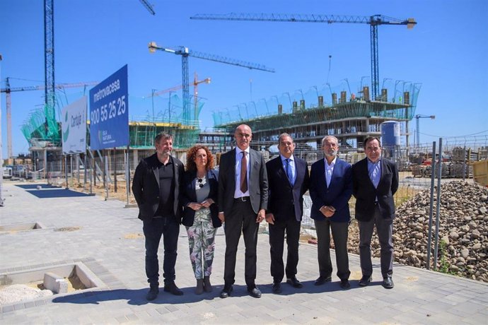 Archivo - El alcalde de Sevilla, en un acto de Metrovacesa en Palmas Altas, en una foto de archivo.