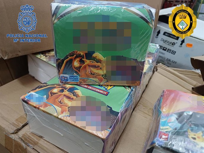 Archivo - Objeto falsificado intervenido por la Policía Nacional y la Policía Local de Lloret de Mar (Girona).