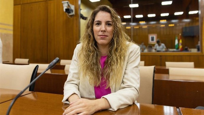 La parlamentaria andaluza de Vox Purificación Fernández, en comisión parlamentaria.