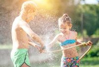 Planes refrescantes y juegos de agua para sobrellevar la ola de calor