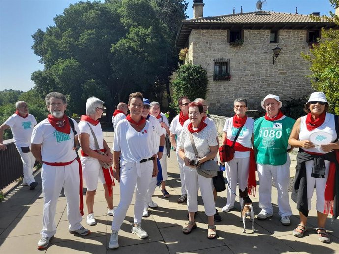 La cabeza de lista de EH Bildu al Congreso por Navarra, Bel Pozueta, en el acto electoral celebrado en el Caballo Blanco de Pamplona