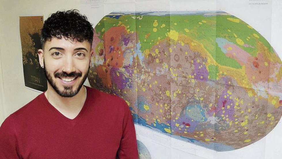 Ángel García-Arnay, geólogo planetario y autor de la primera tesis doctoral sobre Marte realizada en Aragón.