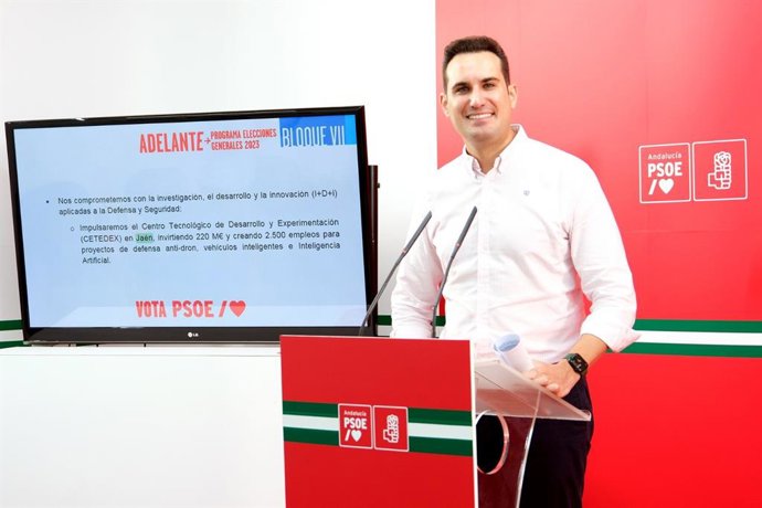 José Latorre durante la rueda de prensa