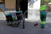 El Ayuntamiento de Madrid suspende los barridos y el resto de servicios de limpieza de 14 a 17H por nivel rojo de calor