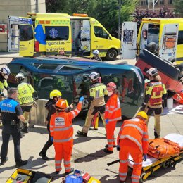 Un momento de un simulacro de accidente de tráfico.