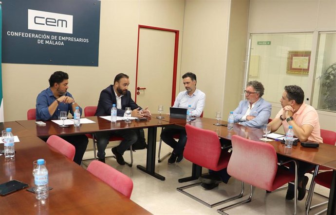 El candidato del PP por Málaga al Congreso de los Diputados Mario Cortés, ha mantenido una reunión con la asociación Málaga Digital, encabezada por su presidente, Ricardo Nandwani.