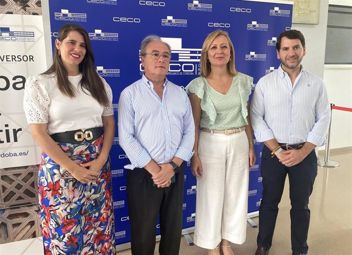 Representantes del PP y CECO ante la reunión.