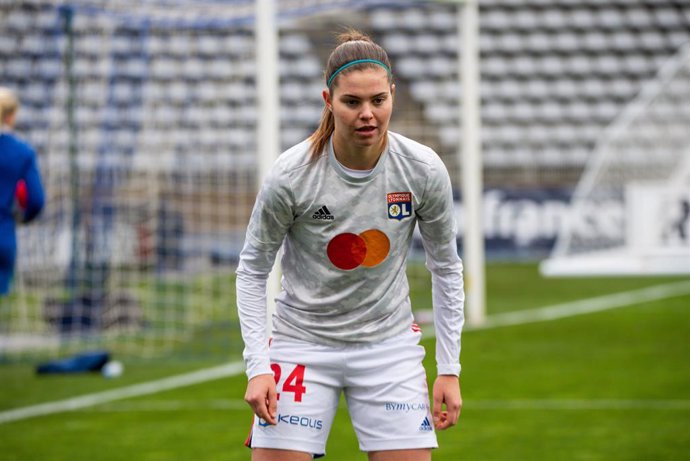 Archivo - Signe Bruun of Olympique Lyonnais warms up ahead of the Women's French championship D1 Arkema football match between Paris FC and Olympique Lyonnais on December 12, 2021 at Charlety stadium in Paris, France - Photo Antoine Massinon / A2M Sport C