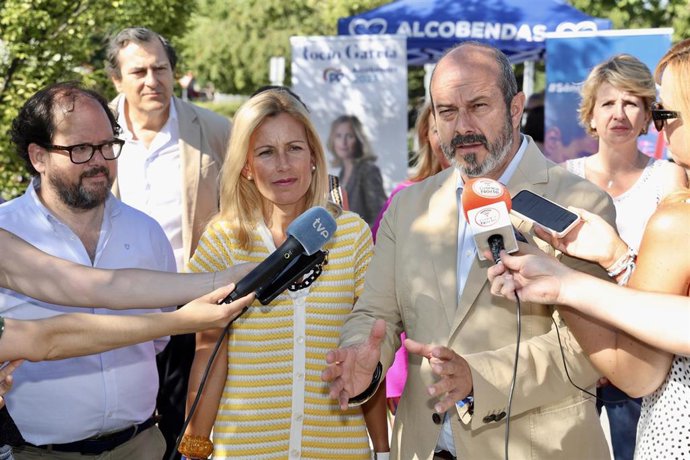 Pedro Rollán, cabeza de lista del PP al Senado por Madrid y vicesecretario general del Partido Popular, en un acto del PP en Alcobendas
