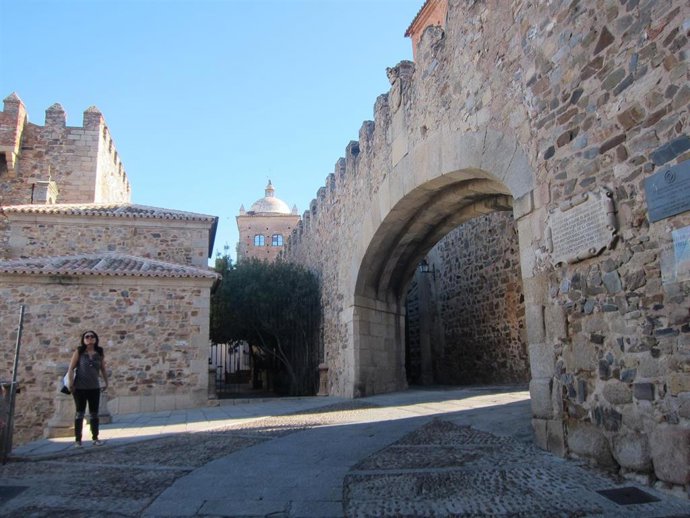 Archivo - Arco de la Estrella de Cáceres