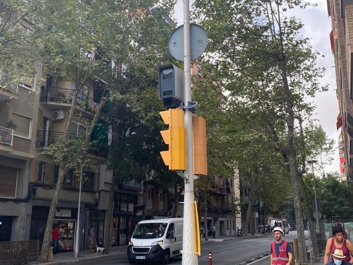 Archivo - Uno de los radares instalades en Barcelona