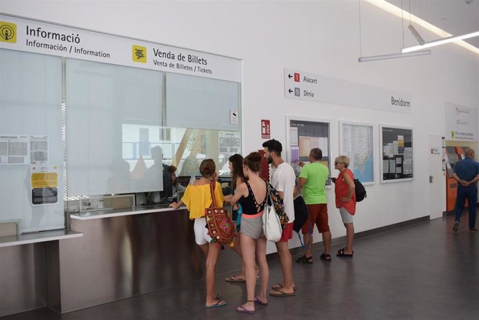 Venta de billetes en el TRAM d'Alacant.