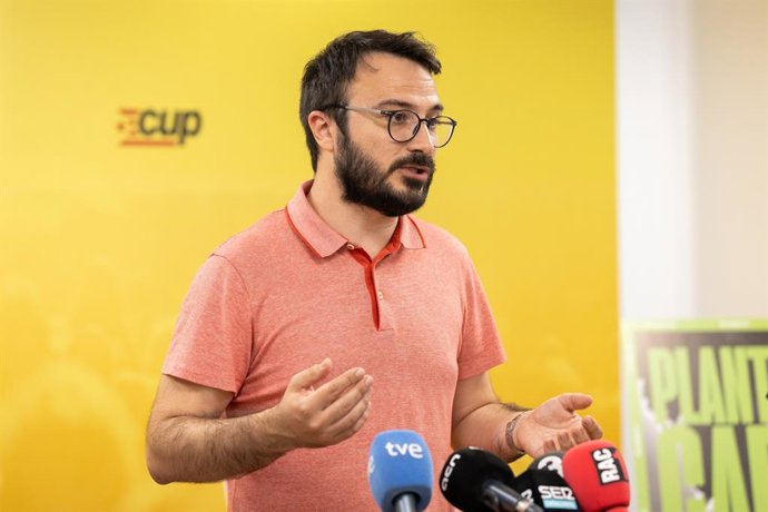 El cabeza de lista de la CUP al Congreso por Barcelona, Albert Botran, en rueda de prensa.
