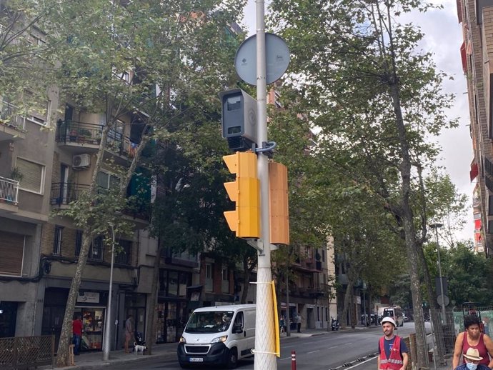 Archivo - Un dels radars installats a Barcelona