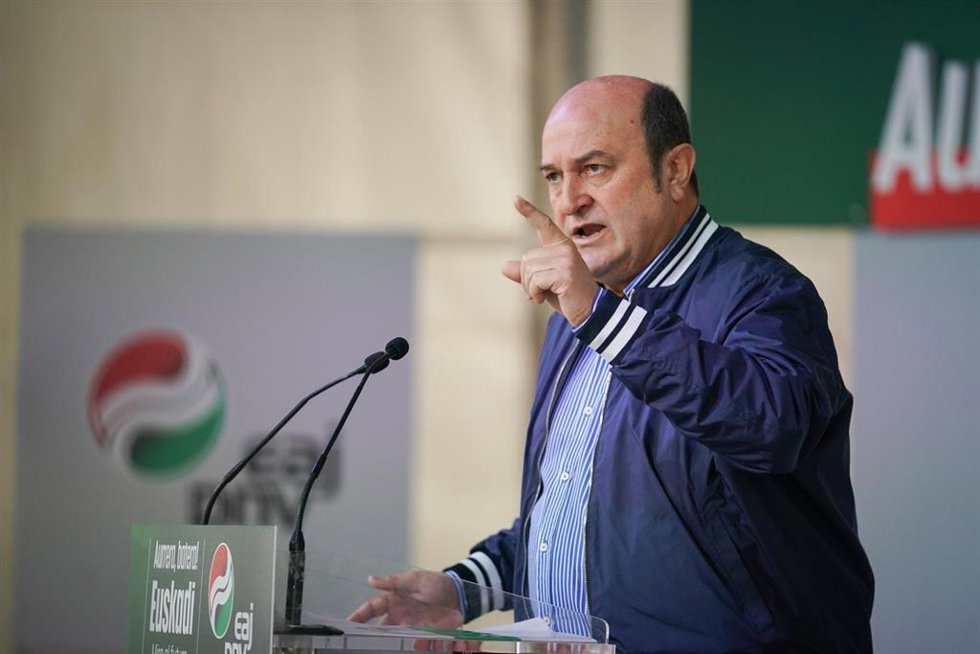 Archivo - El presidente del EBB del PNV, Andoni Ortuzar, en un mitin en Llodio (Álava)