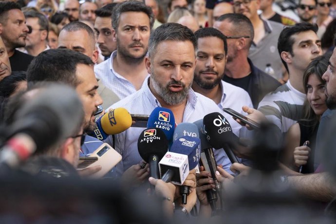 El líder de Vox y candidato a presidir el Gobierno, Santiago Abascal, en un acto de campaña electoral en Zaragoza