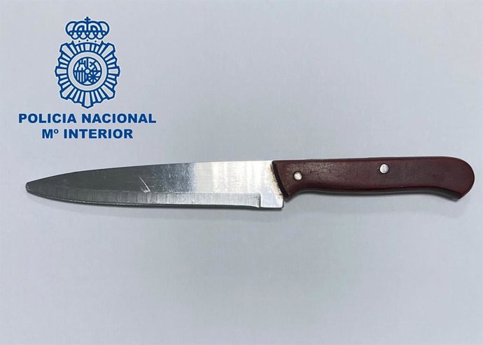 Detenido un hombre por amenazar con un cuchillo a otro  que le sorprendió robando