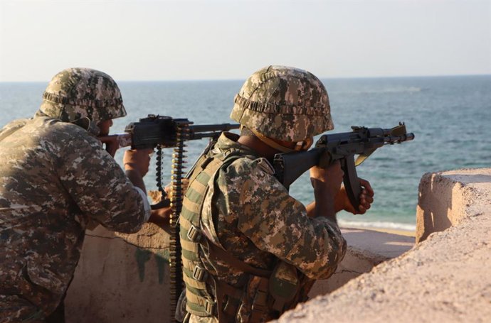 Archivo - Militares iraníes en el golfo Pérsico