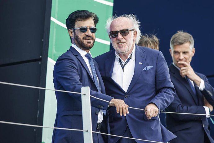 El presidente de la FIA, Mohammed Ben Sulayem, y el máximo responsable de la Motorsport UK, David Richards, en el GP de Gran Bretaña 2023. 