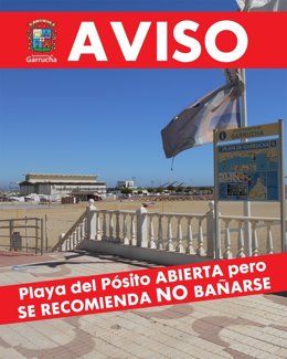 Aviso del Ayuntamiento de Garrucha en el que desaconseja el baño en una de sus playas.
