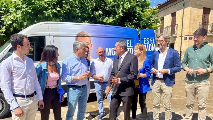 Javier De Andrés ha participado este lunes en un acto de campaña celebrado en la localidad alavesa de Baños de Ebro, en Rioja Alavesa