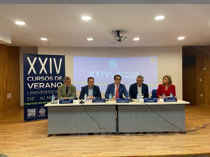 Inauguración de un curso de verano de la UAL en Purchena (Almería).