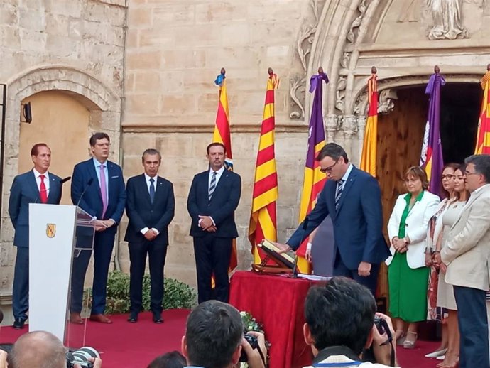 Los diez consellers del Govern de Marga Prohens juran y toman posesión de sus cargos.