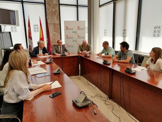 Reunión con embutidos Santa Cruz.