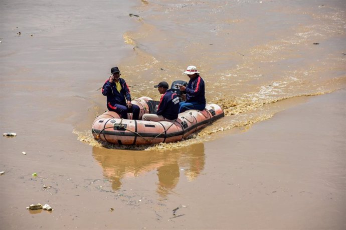 Servicios de emergencia de India en las inundaciones en Srinagar