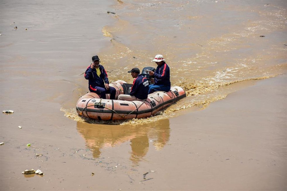 Servicios de emergencia de India en las inundaciones en Srinagar